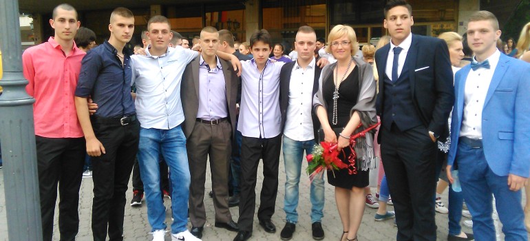 Maturanti SSŠ "4. juli" proslavili kraj školovanja Maturanti SSŠ "4. juli" proslavili kraj školovanja